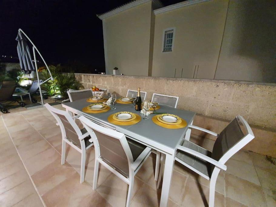 Villa Vanesa Luxury Private Villa With A Heated Pool, 4 Bedrooms And 4 Bathrooms Costa Adeje  ภายนอก รูปภาพ