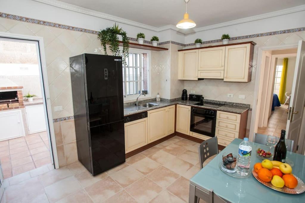 Villa Vanesa Luxury Private Villa With A Heated Pool, 4 Bedrooms And 4 Bathrooms Costa Adeje  ภายนอก รูปภาพ